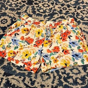 St Johns Bay Floral mid rise shorts!